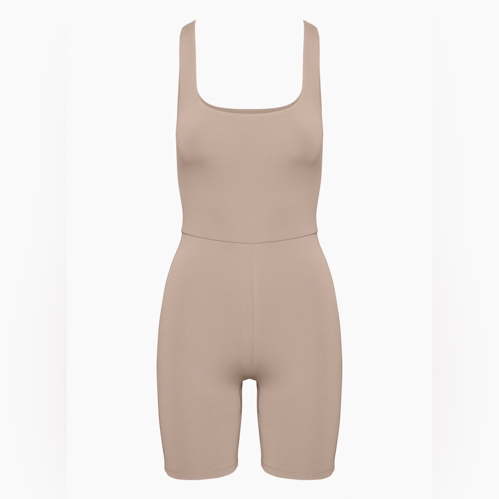 NWT aritzia babaton contour romper - Picture 3 of 7
